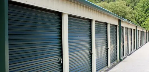 Garage access by foot only may not be a lease defect